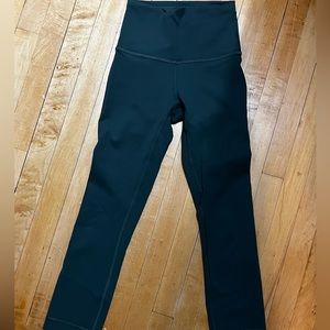 Never worn lululemon legging 3/4 length